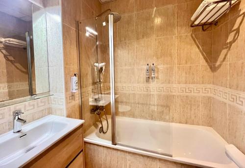 Imagen de la habitación del Hotel Alda Malvasía. Foto 20