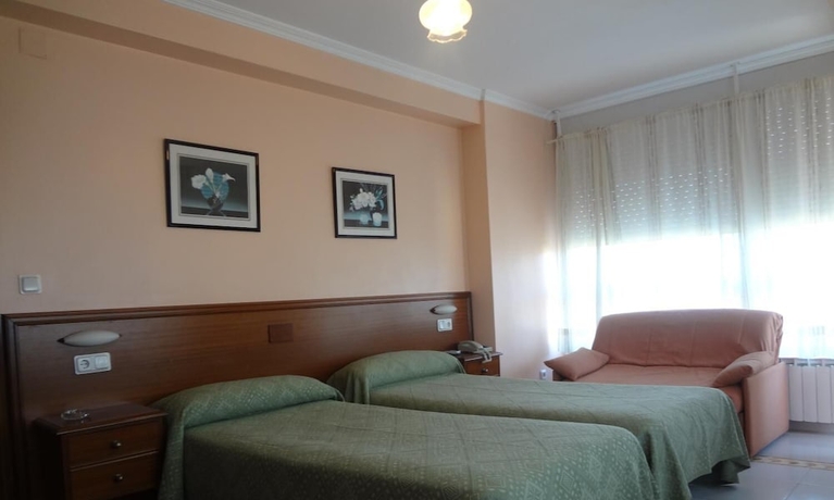 Imagen de la habitación del Hotel Alda Narón. Foto 10