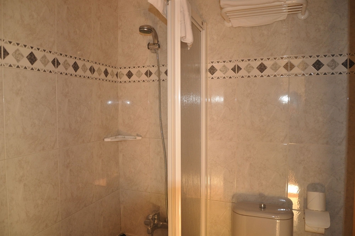 Imagen de la habitación del Hotel Alda Orzán. Foto 7