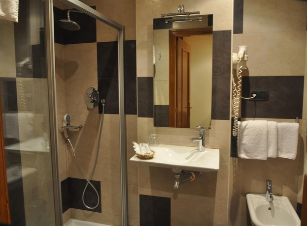 Imagen de la habitación del Hotel Alda Orzán. Foto 9