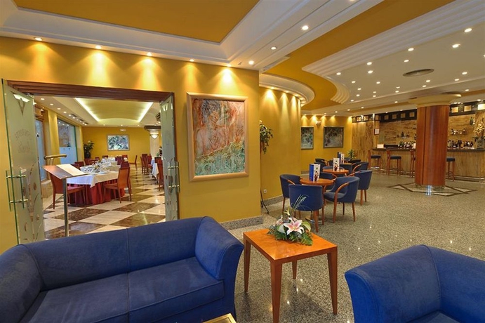 Imagen de los interiores del Hotel Alda Río Tormes. Foto 6