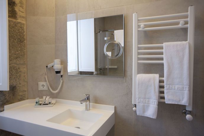 Imagen de la habitación del Hotel Alda San Bieito. Foto 11