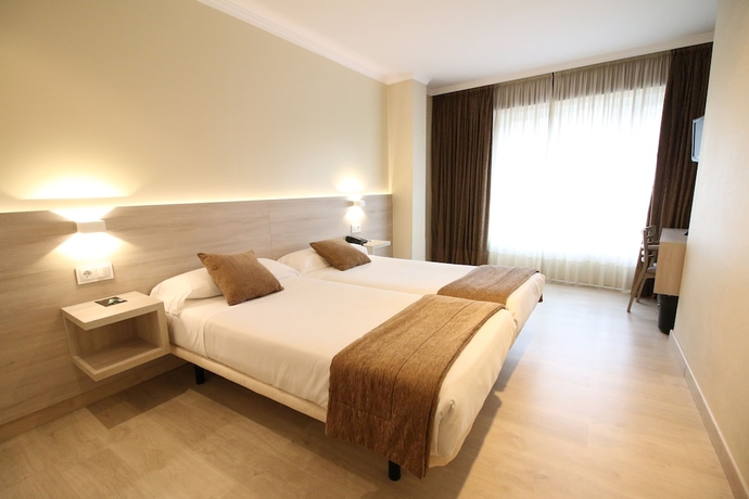 Imagen de la habitación del Hotel Alda San Carlos. Foto 10