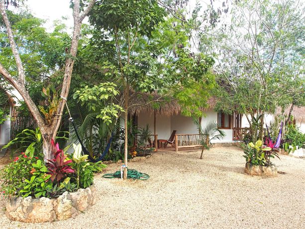 Imagen de los exteriores del Hotel Aldea Balam. Foto 16