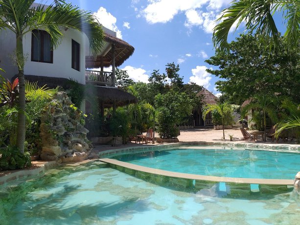 Imagen de la piscina del Hotel Aldea Balam. Foto 20