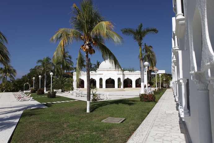 Imagen de los exteriores del Hotel Aldea Del Bazar, Puerto Escondido. Foto 3