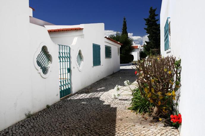 Imagen de los exteriores del Hotel Aldeamento da Prainha. Foto 25