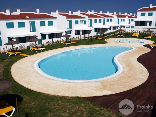 Imagen de la piscina del Hotel Aldeamento da Prainha. Foto 35