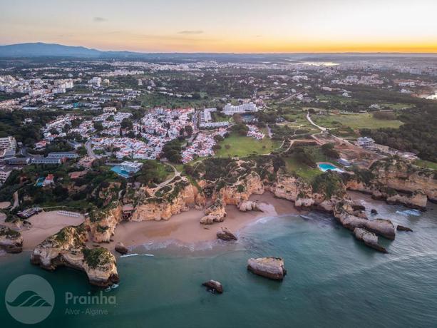 Imagen de los exteriores del Hotel Aldeamento da Prainha. Foto 28