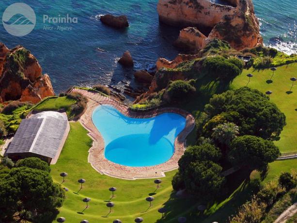 Imagen de la piscina del Hotel Aldeamento da Prainha. Foto 37