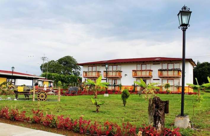 Imagen de los exteriores del Hotel Aldeases Resort. Foto 8