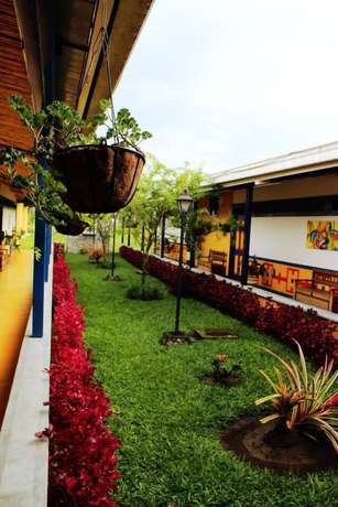 Imagen de los exteriores del Hotel Aldeases Resort. Foto 10