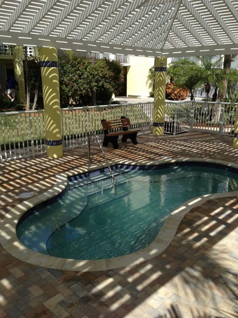 Imagen de los exteriores del Hotel Alden Suites. Foto 8
