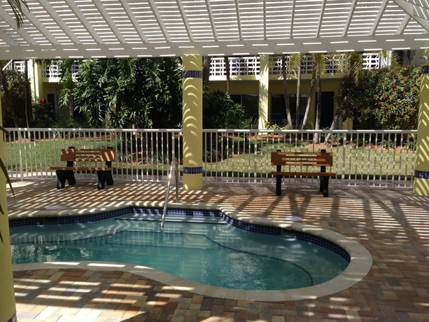 Imagen de los exteriores del Hotel Alden Suites. Foto 9