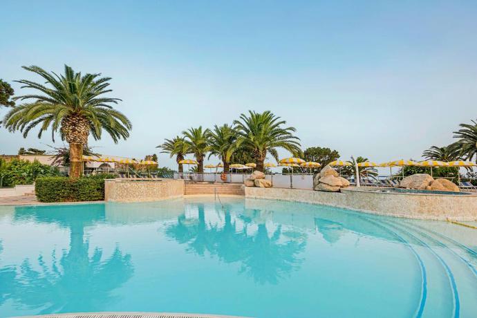 Imagen de la piscina del Hotel Aldiana Club Rocca Nettuno Calabria. Foto 16
