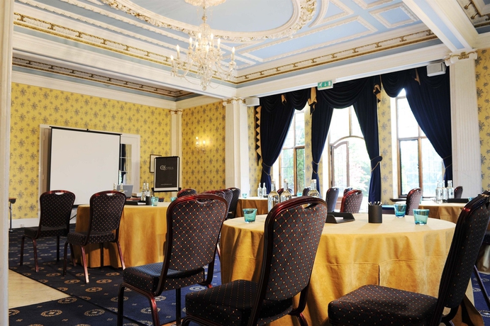 Imagen del bar/restaurante del Hotel Aldwark Manor Estate. Foto 2