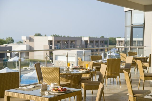 Imagen del bar/restaurante del Hotel Alea and Suites. Foto 11