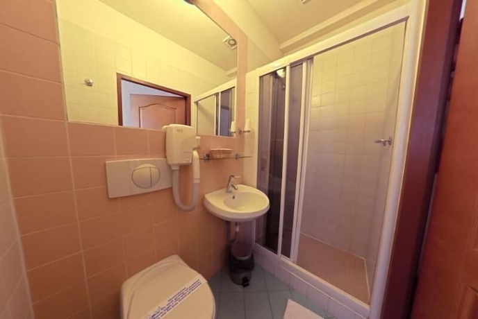Imagen de la habitación del Hotel Alef. Foto 14