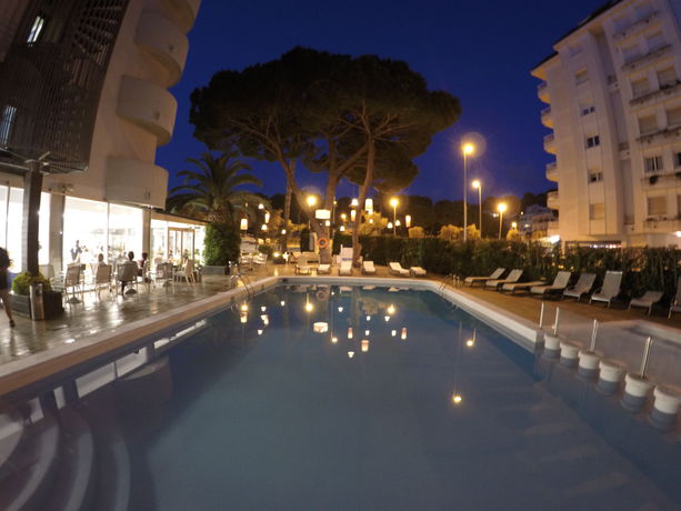 Imagen de la piscina del Hotel Alegria Fenals Mar. Foto 11