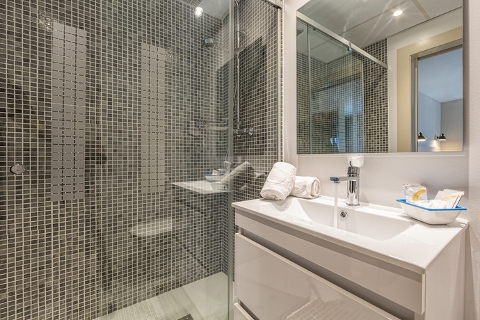 Imagen de la habitación del Hotel Alegria Maripins. Foto 4