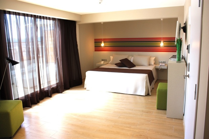 Imagen de la habitación del Hotel Alegria Plaza Paris. Foto 4