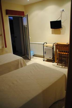 Imagen de la habitación del Hotel Alegría, Baños de Montemayor. Foto 4