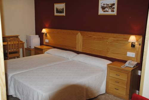 Imagen de la habitación del Hotel Alegría, Baños de Montemayor. Foto 9