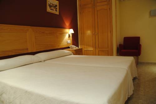 Imagen de la habitación del Hotel Alegría, Baños de Montemayor. Foto 10