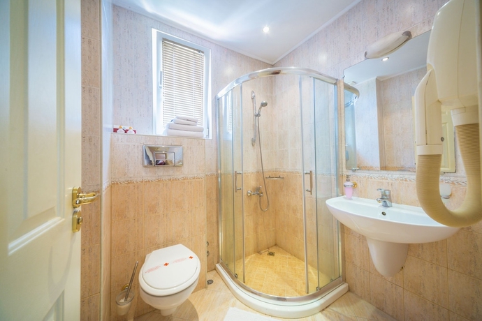 Imagen de la habitación del Hotel Alegro, Veliko Tarnovo. Foto 11