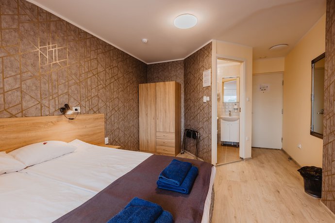 Imagen de la habitación del Hotel Aleksandri. Foto 14