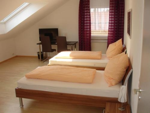 Imagen de la habitación del Hotel Alena. Foto 9