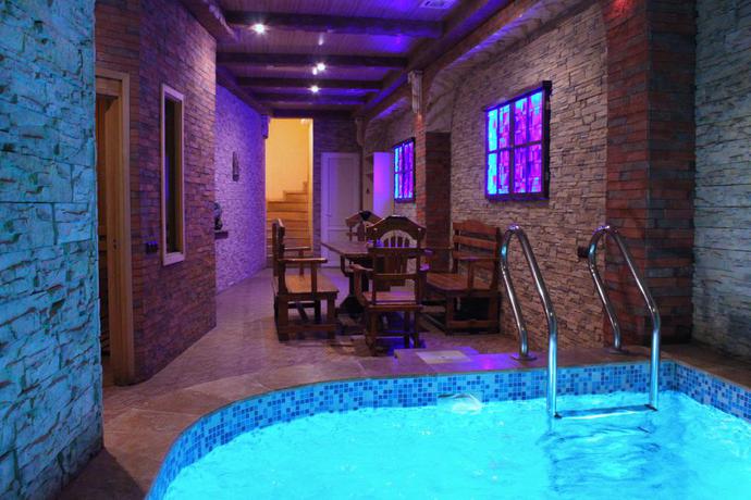 Imagen de la piscina del Hotel Aleppo, Erev&aacute;n. Foto 12