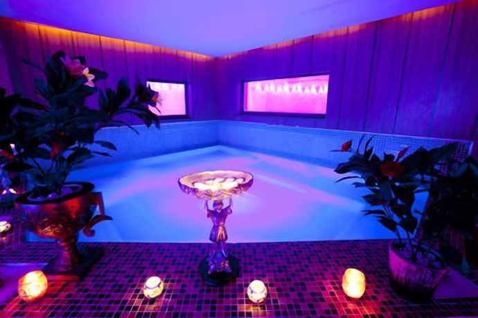 Imagen de la piscina del Hotel Aleria Belport Beach. Foto 19