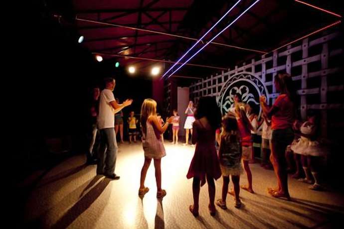 Imagen de los interiores del Hotel Aleria Belport Beach. Foto 13