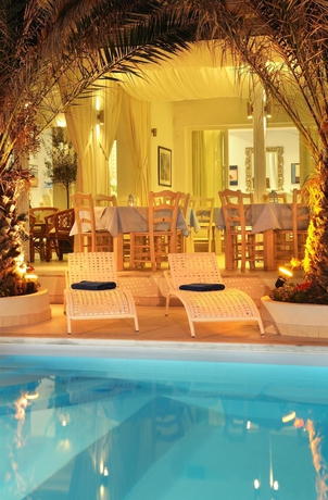 Imagen de la piscina del Hotel Alesahne Beach. Foto 13