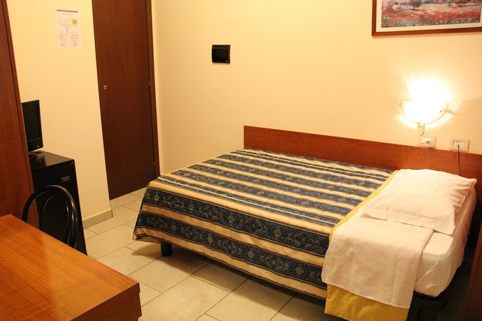 Imagen de la habitación del Hotel Alessander. Foto 2