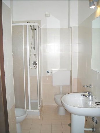 Imagen de la habitación del Hotel Alessander. Foto 6