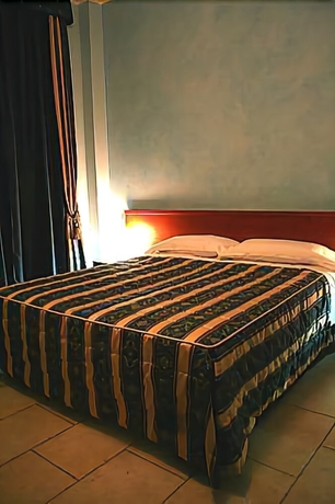 Imagen de la habitación del Hotel Alessander. Foto 7