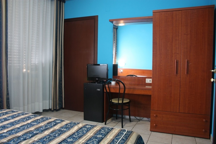Imagen de la habitación del Hotel Alessander. Foto 8