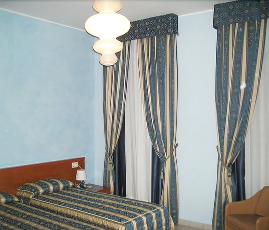 Imagen de la habitación del Hotel Alessander. Foto 9