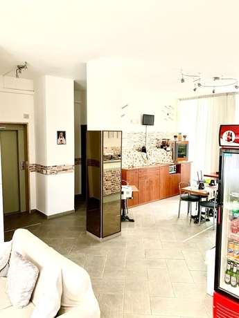 Imagen de la habitación del Hotel Alessander. Foto 15