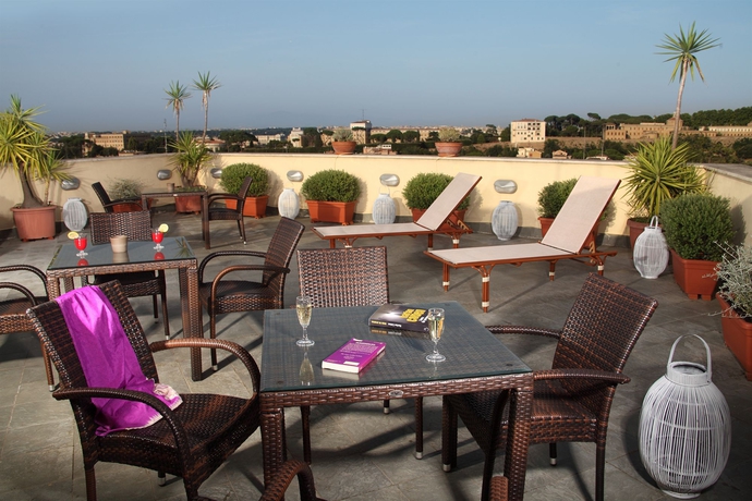 Imagen de los exteriores del Hotel Alessandrino. Foto 14