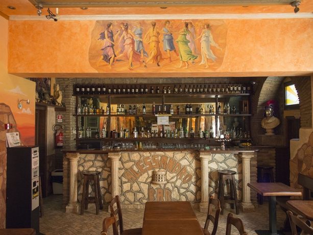 Imagen del bar/restaurante del Hotel Alessandro Palace and Bar - Hostel. Foto 5