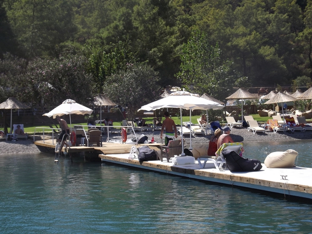 Imagen de los exteriores del Hotel Alesta Yacht. Foto 2