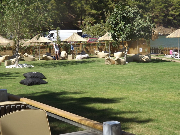 Imagen de los exteriores del Hotel Alesta Yacht. Foto 4