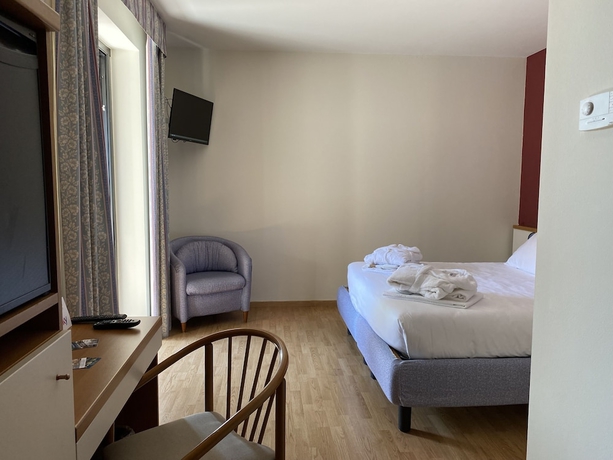 Imagen de la habitación del Hotel Alevic Sirmione. Foto 3