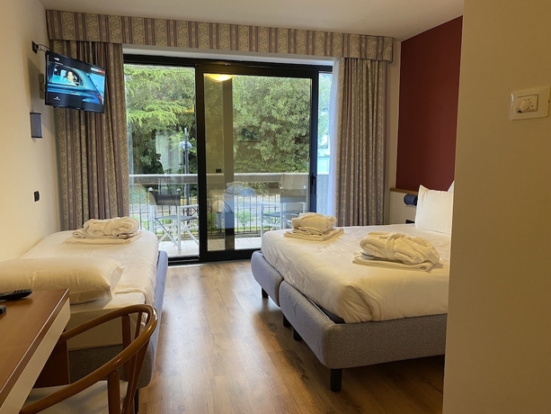 Imagen de la habitación del Hotel Alevic Sirmione. Foto 8