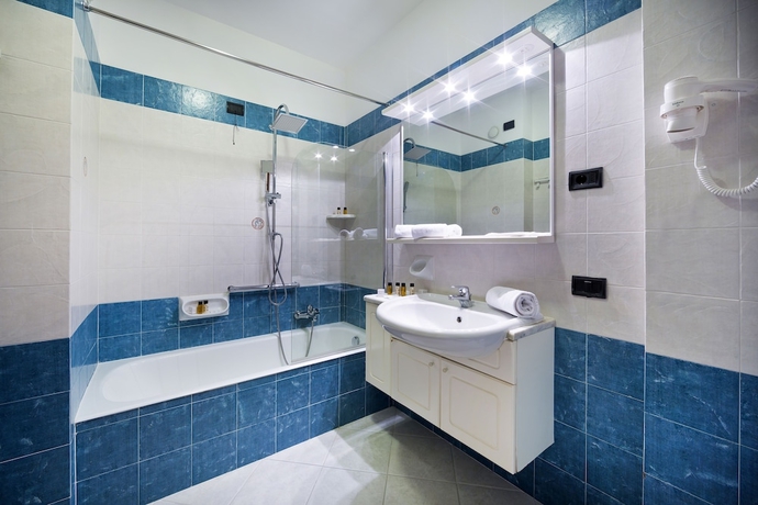 Imagen de la habitación del Hotel Alevic Sirmione. Foto 9