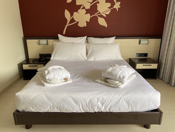 Imagen de la habitación del Hotel Alevic Sirmione. Foto 10