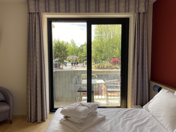 Imagen de la habitación del Hotel Alevic Sirmione. Foto 12